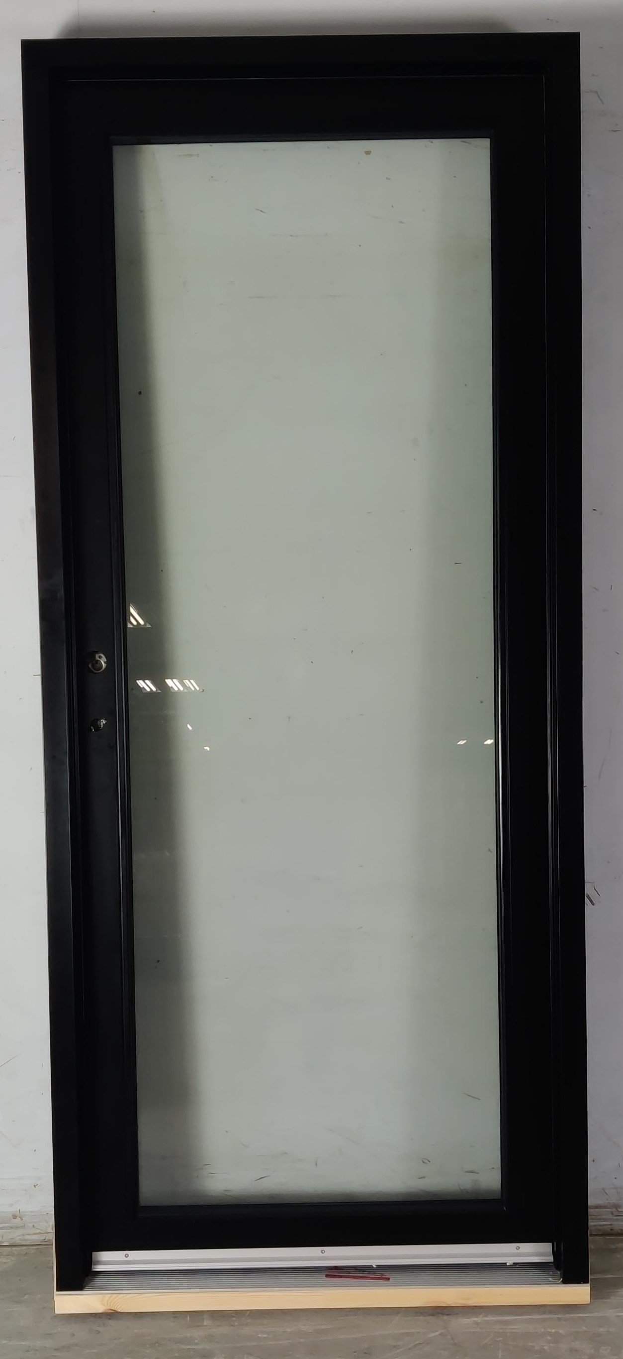 Facadedør fra STM, Klar glas, Træ/alu, Sort 