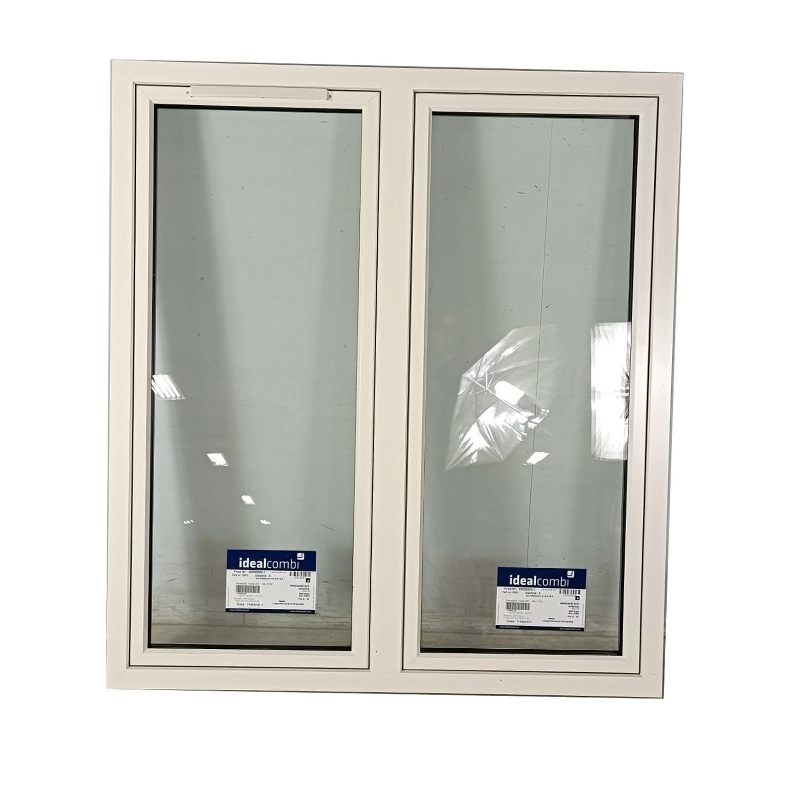 Drejekip vindue fra Idealcombi, Træ/alu, Klar glas, Hvid 129,5 X 141 
