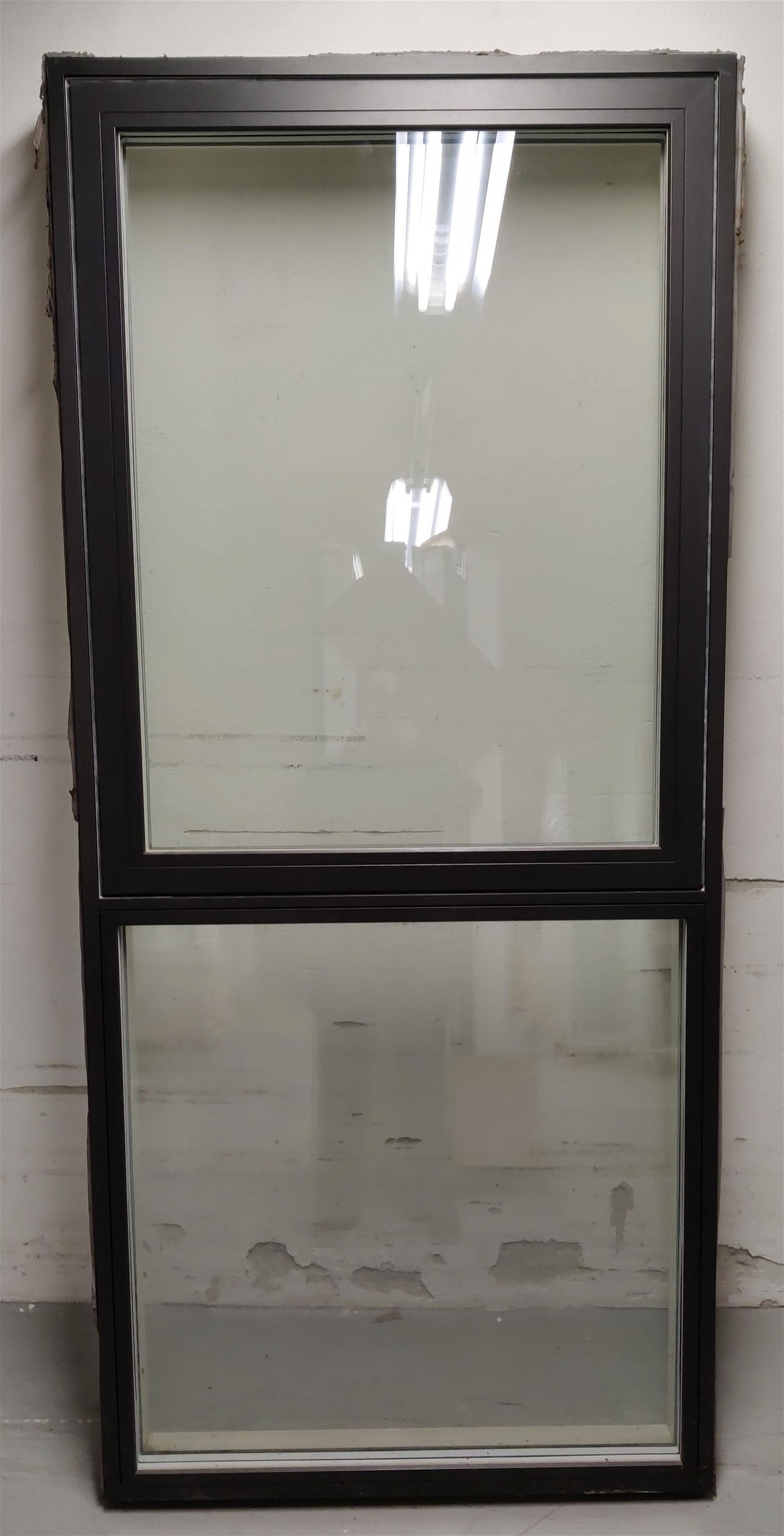 Topstyret/farst vindue fra Rationel, Fyrretræ med 3 lag energiglas, G60 Granit Antracit