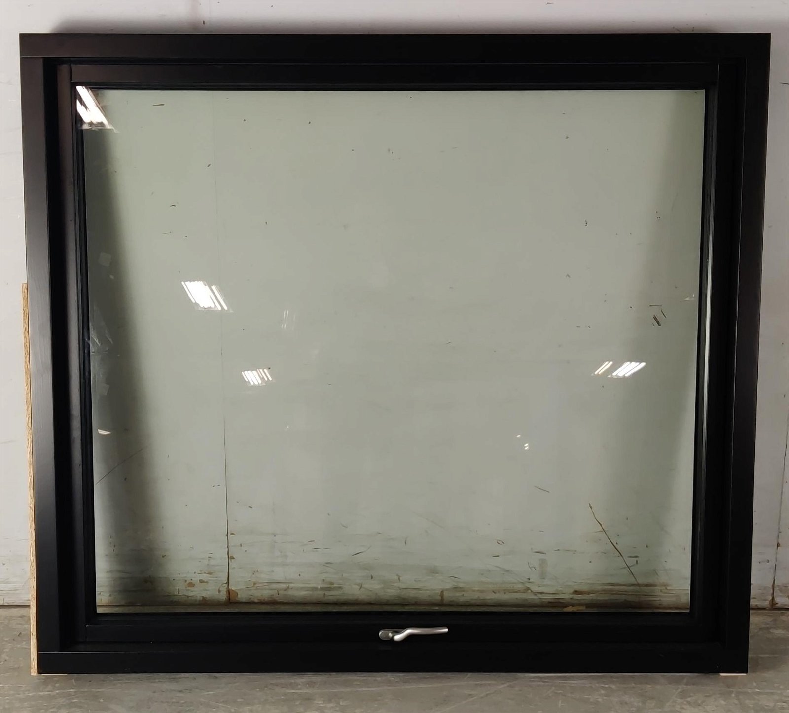 Topstyret vindue fra STM, Klar glas, Træ/alu, Sort  142,8 X 125,8 