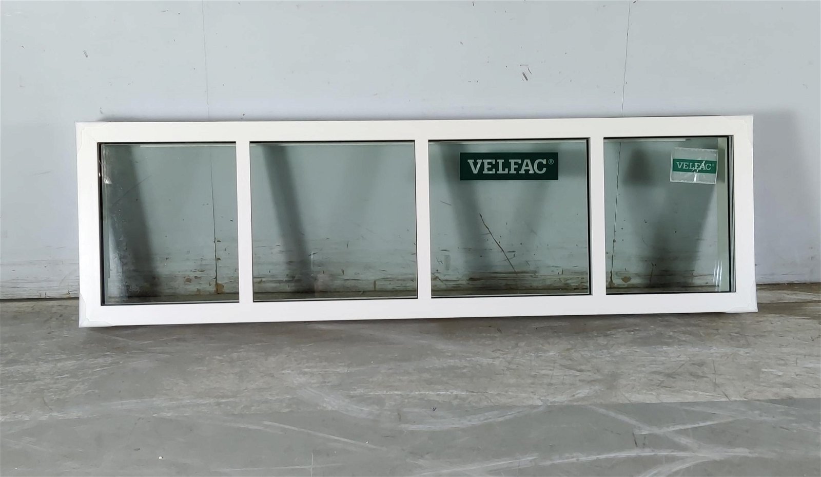 Fast karm vindue fra Velfac, klar glas, træ/alu, hvid