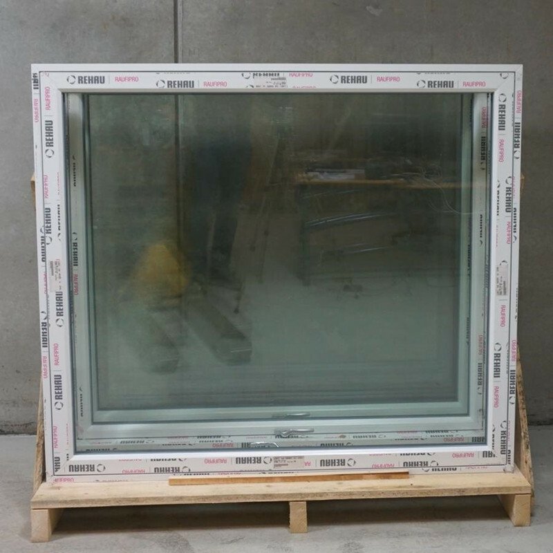 Topstyret vindue fra Rehau, PVC, Hvid 151 X 133 