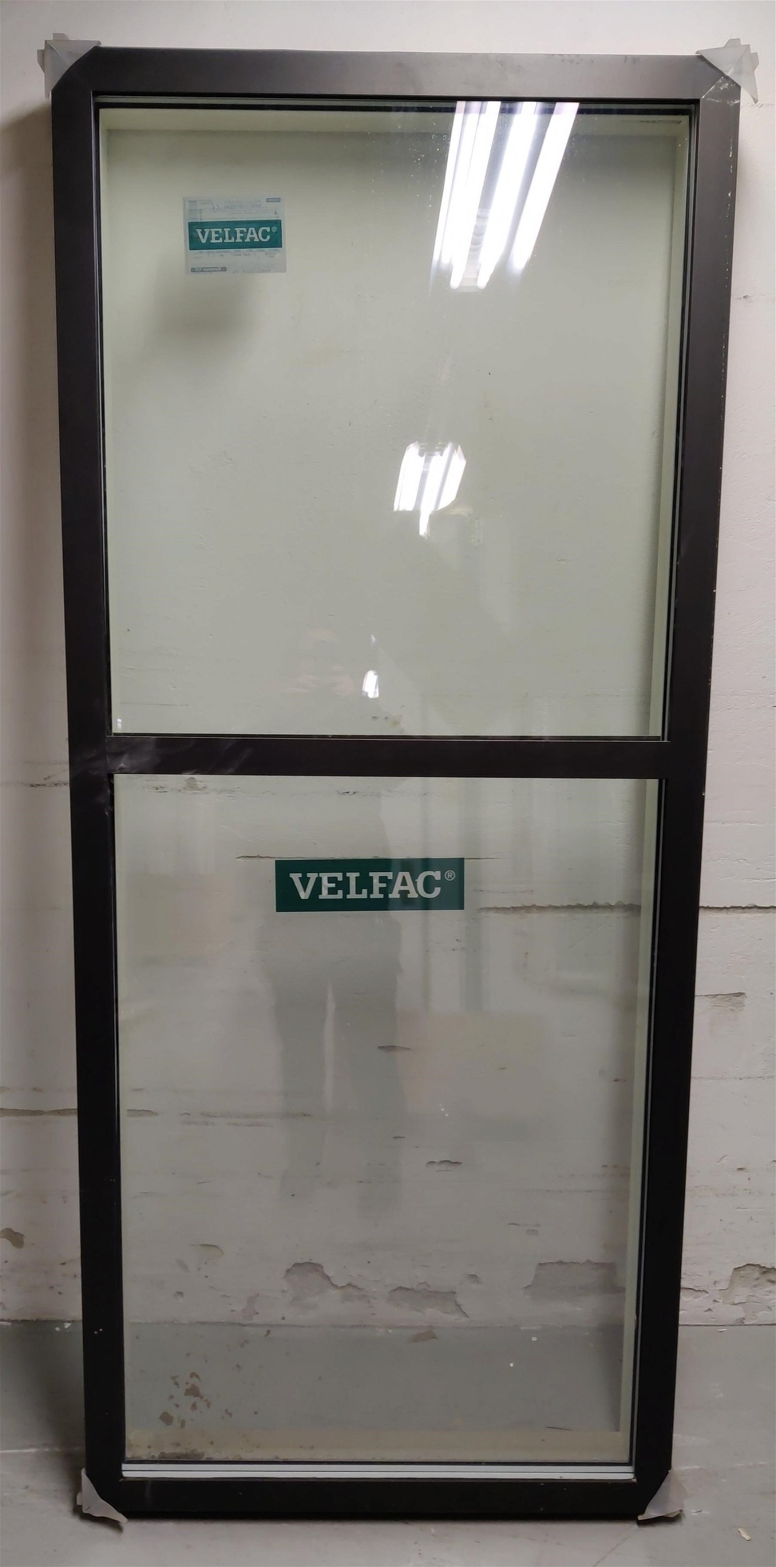 Fast vindue fra Velfac, Fyrretræ med 3 lag energiglas, Granit Antracit 91,8 X 212,8 