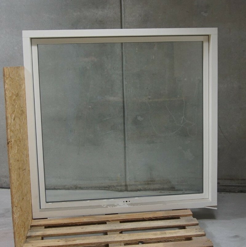 Topstyret vindue fra Idealcombi, Træ/alu, Hvid 143,5 X 140 